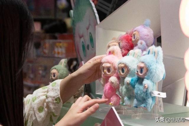 一娃难求的Labubu，捧出河南新首富