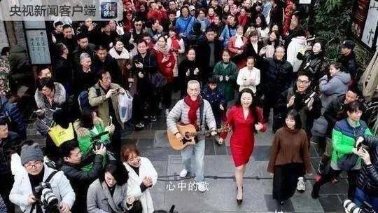 祖国和家乡总让他热泪盈眶！知名歌手悼念陈彼得