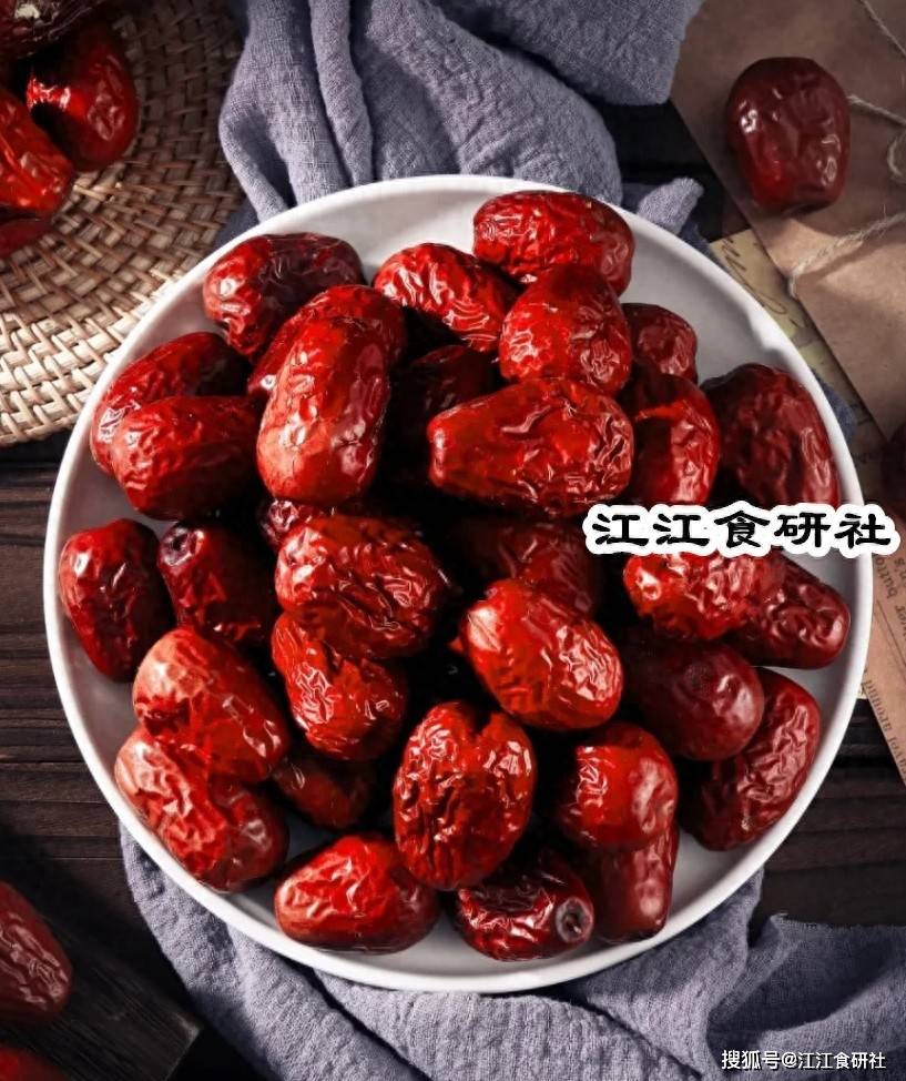 原创            天5颗红枣胜过补药！养血助眠两做法，软糯香甜全家抢着吃