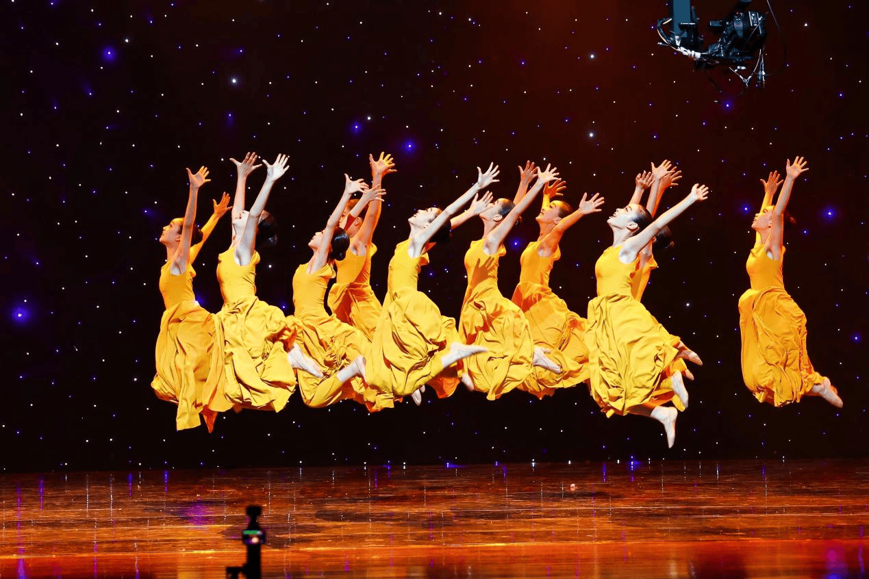 在罗湖，“2025全民艺术季”以舞激起深港文化共鸣