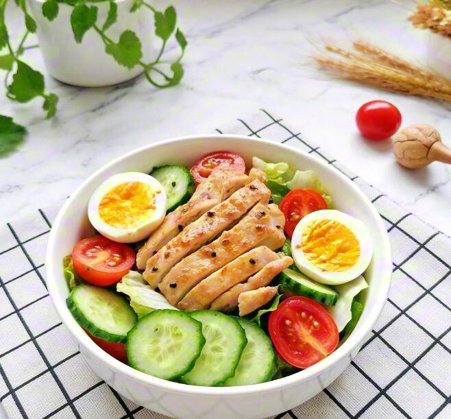 原创            夏日减脂神器！5分钟快手沙拉碗，吃出马甲线