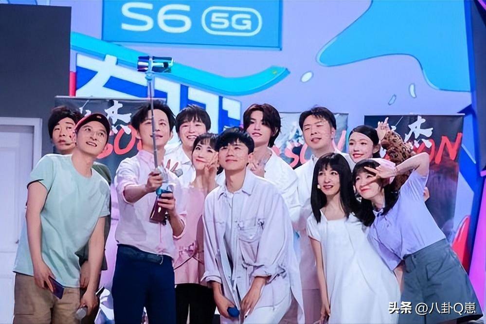 原创            无妻无子，身家亿万，年过五十的老好人何炅，遭遇了自己的“报应”