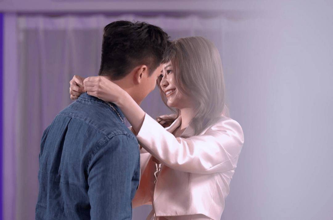 TVB男星当众表白大5岁女小花！直呼“不想你被别人追走”！网民大喊好配很有夫妻相！