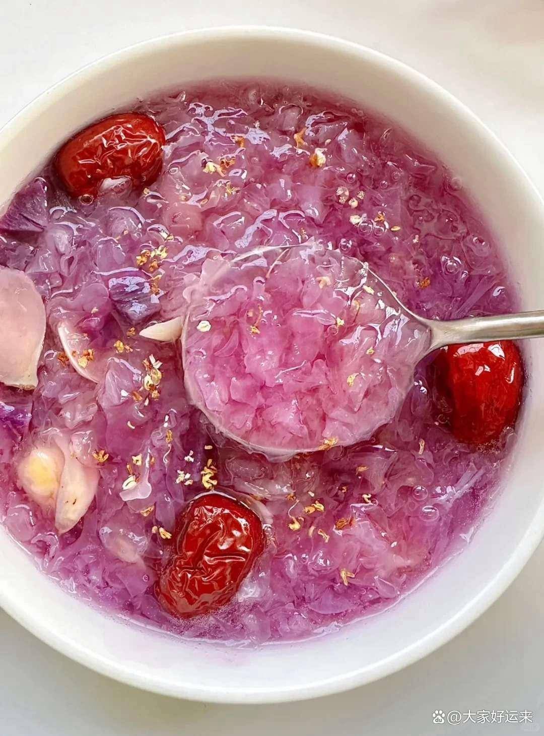 夏日养颜好时机，一碗紫薯银耳莲子玫瑰花汤，养颜又护眼