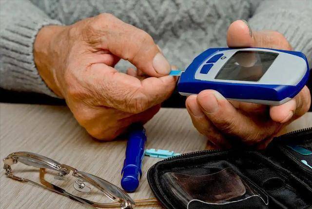 血糖多久测一次好？医生回答让人意外，原来6个人有5个都没测对