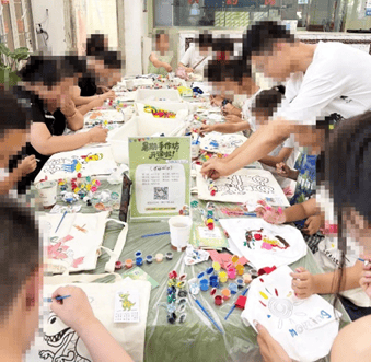 以画为媒传递关爱：济南中医白癜风医院开展暑期帆布袋绘画活动