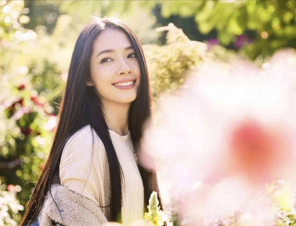 原创            她们四个组成了女团？这几张脸果然美的太权威啊!