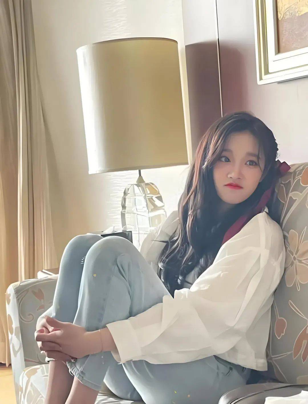 宋雨琦 | 光脚丫写真，太奔放了！