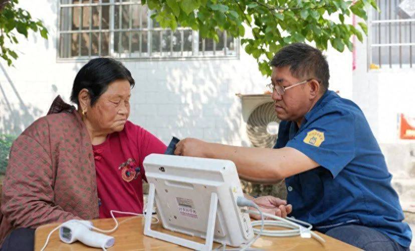 河南卢氏让医疗站“跑进”千家万户