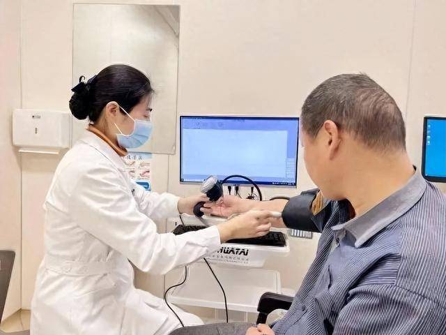 提醒：血糖水平开始下降，身体或有这3种表现，若有一个，也不错