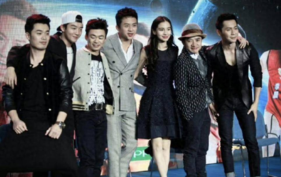 原创            《五哈》再上热榜！王祖蓝一句“wearefamily”，惹哭陈赫和邓超