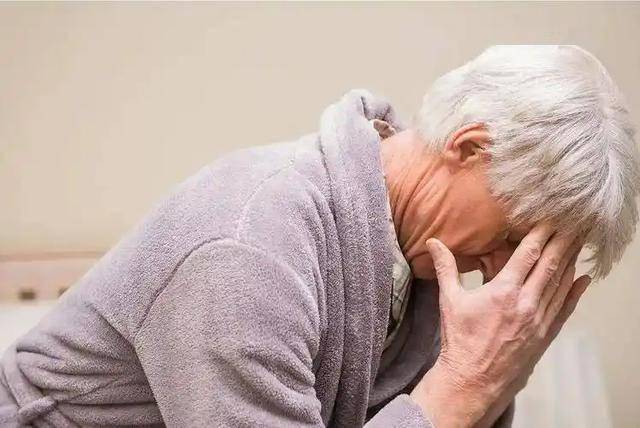 加快老人衰老的原因：洗澡仅第三，排在第一的，很多人还没察觉！