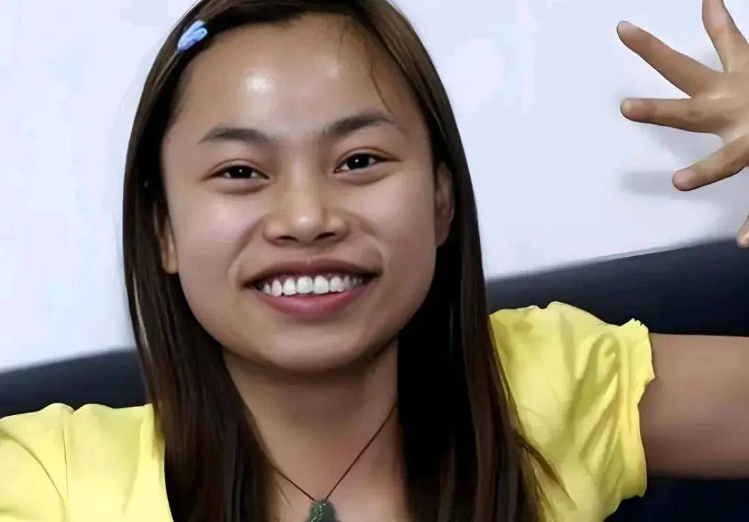 原创            凤姐近况引热议，遣返、过气、混迹直播、初代网红现状太多唏嘘