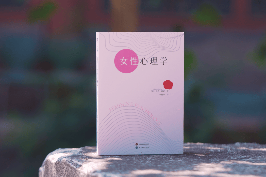 新书上架 | 不止于卫生巾，高铁暖心服务后更需关注女性心理学