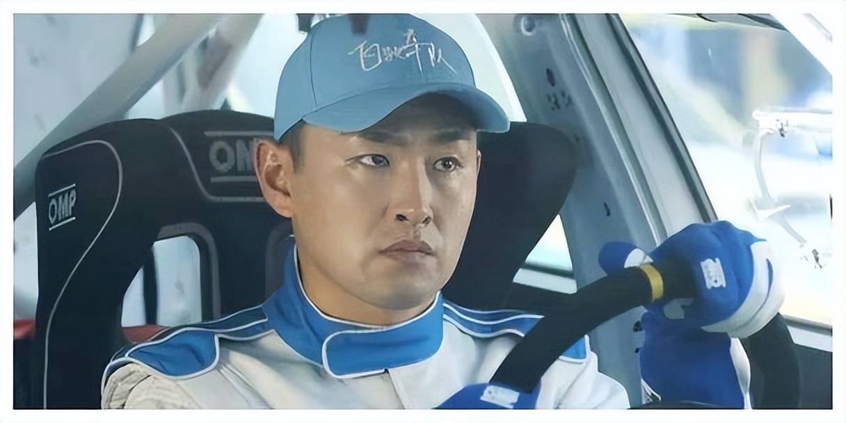 原创            王彦霖爆笑综艺劈叉，演反派遭亲妈骂，《淬火年代》反差惊人