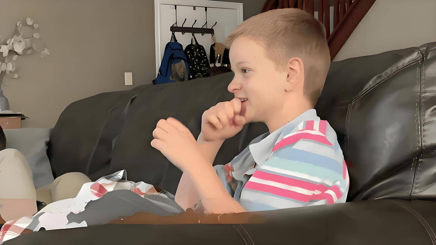 儿科蔡晓竹医生：自闭症孩子“蝴蝶手”是什么样子的？还有哪些症状表现？