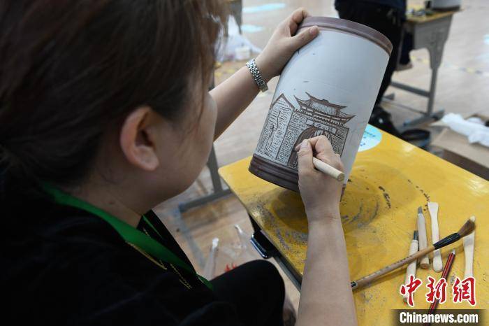 来自全国各地的百余名选手齐聚重庆荣昌比拼陶瓷技能