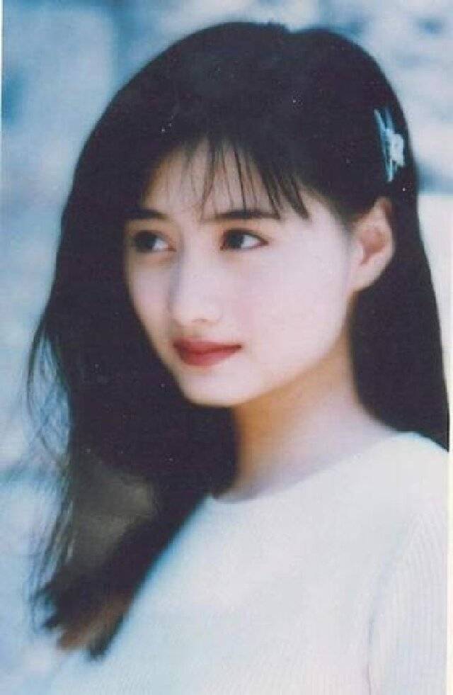 原创            51岁陈德容首谈离婚，坦言：爱情没意思、浪费时间