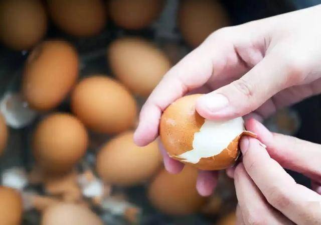 一天一个鸡蛋，糖尿病的概率大大提升？医生建议：3类人别跟风吃