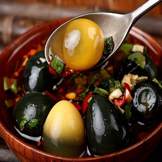 原创            皮蛋被很多人都误解了，营养不输给鲜蛋，还是减脂食物？有原因了