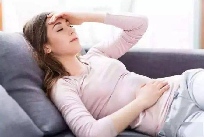 女性过了45岁不要太节俭，常吃4种“零食”，补充雌激素，抗衰老