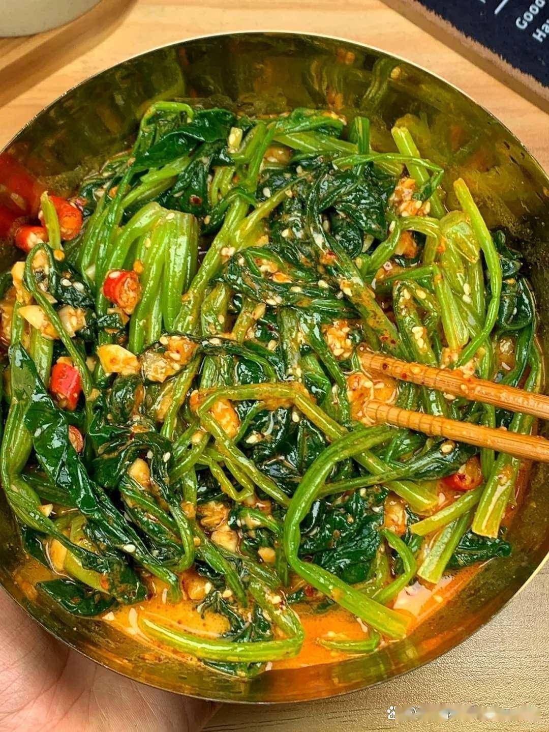 原创            骨质疏松别忽视！这道菜是天然“钙片”，强健骨骼，预防骨折