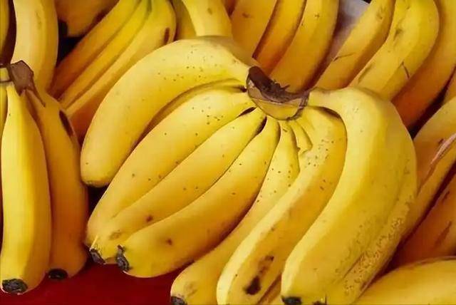 有肿瘤还吃香蕉？医生含泪苦劝：不想病情加重，最好少吃3种水果