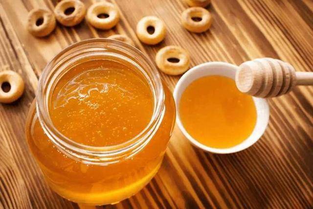 蜂蜜一勺等于百副药？血脂高喝蜂蜜水是养生还是养病？一文告知