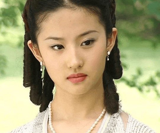 37岁刘亦菲出道23年，只拍过9部电视剧，每一部都堪称经典