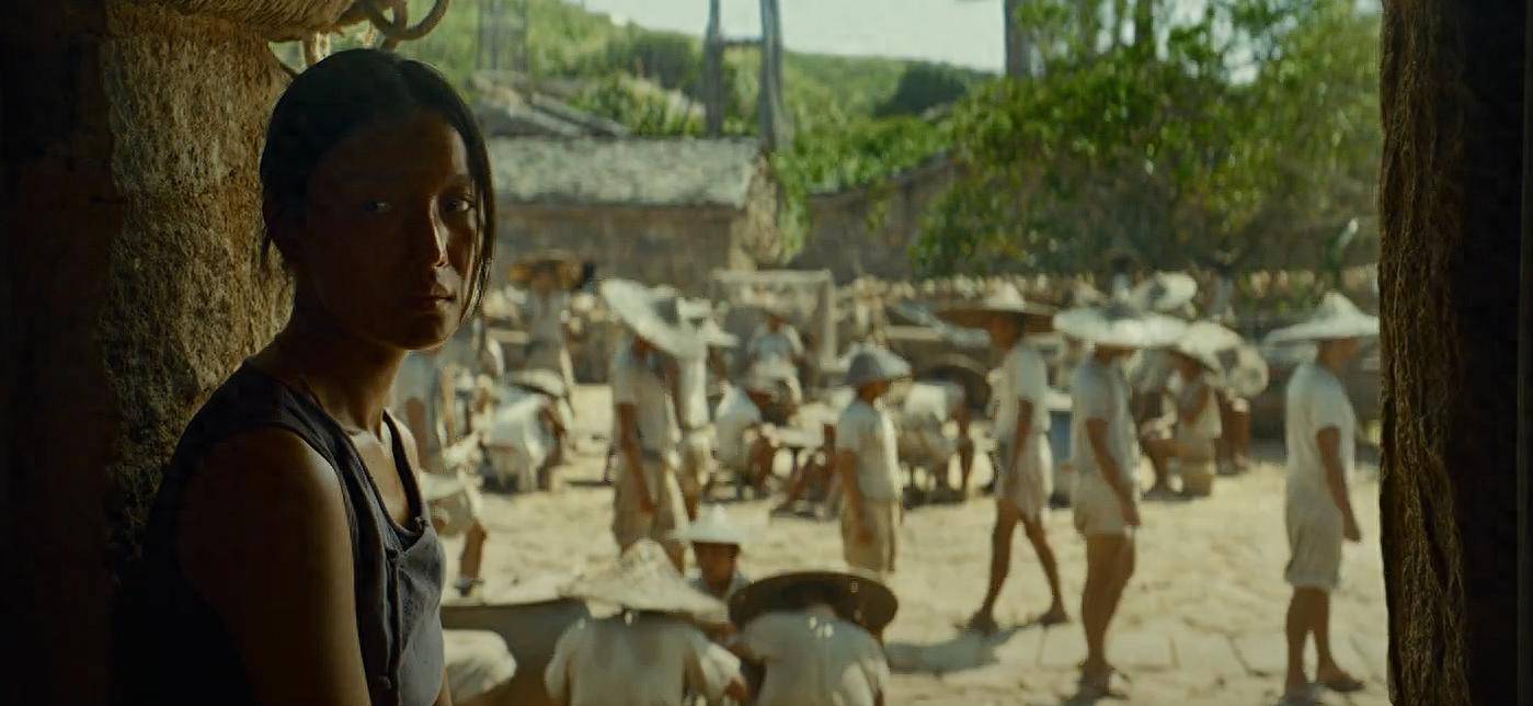 原创            36岁倪妮上热搜，连面相都变了，4年前张艺谋的忠告，敲打了她