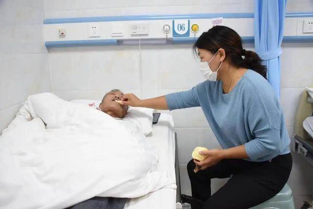 医生发现：加速夏季脑梗的行为，不是熬夜！而是频繁的去做这3事