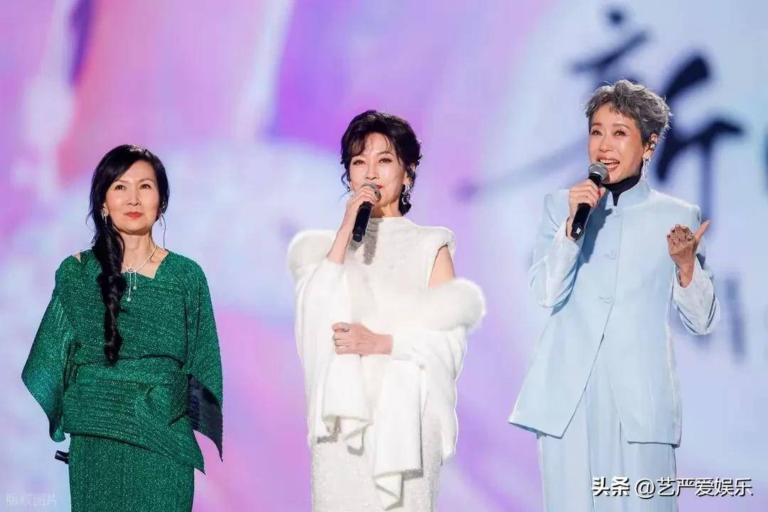 原创            62岁叶童现身上海，素颜亮相惊艳全场，真实模样令人大开眼界！