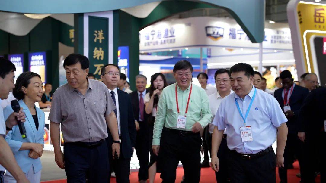 福建省委副书记、福州市委书记郭宁宁等领导亲临渔博会天马科技展位视察指导！