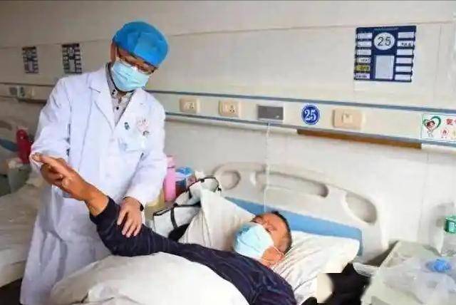 每年200万人脑梗而死！医生劝告：夏季炎热脑梗高发，5件事要少做