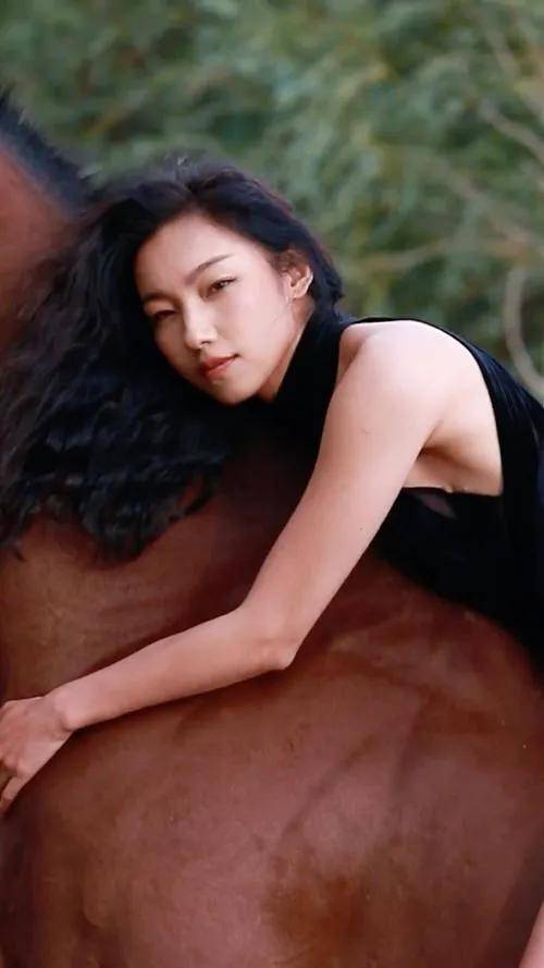 那尔那茜从《镖人》主演消失！曾因“委培违约”引争议