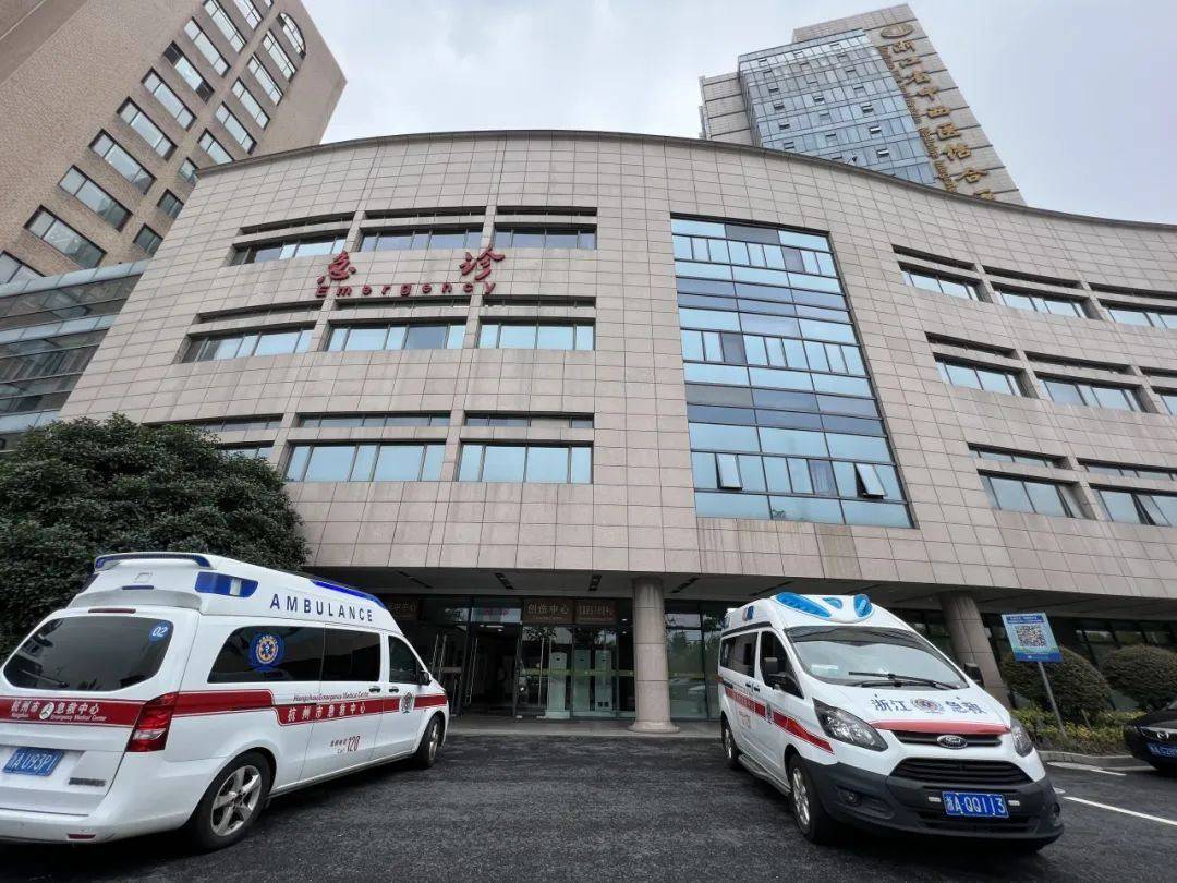 胸痛好几天，还没来得及看医生，大伯心跳骤停！他们展开了一场生死救援