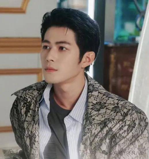 原创            难怪好久没见到陈学冬了，车祸伤这么重？