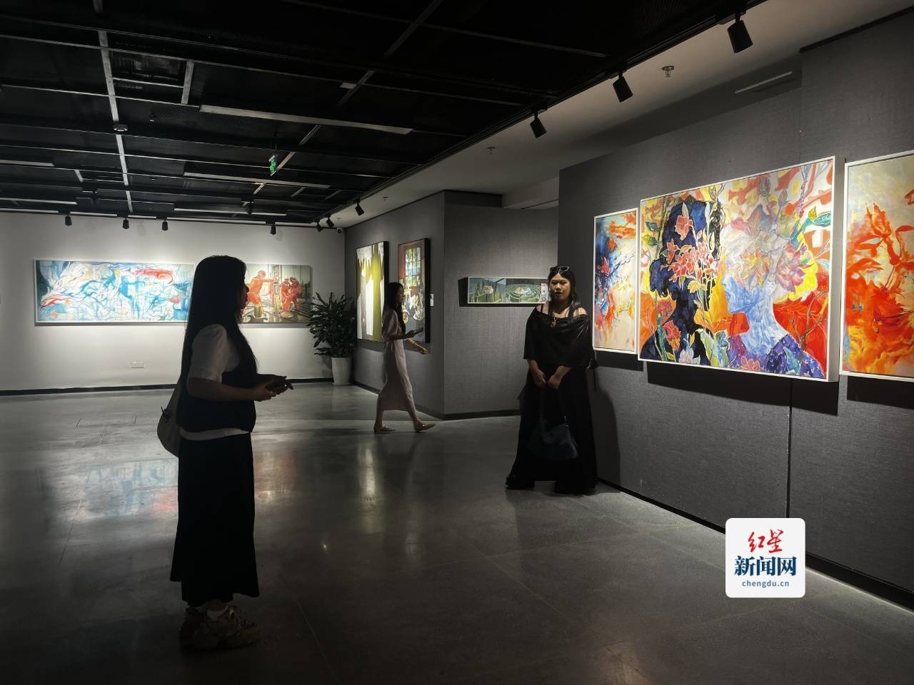 首届高校艺术设计展启幕 170余件作品描绘城市未来