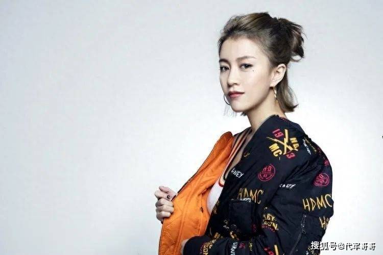 原创            她上《好声音》没夺冠，却嫁给总裁，如今34岁就已经成为人生赢家