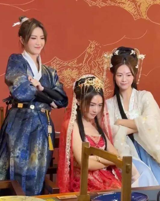 原创            TVB小花古装造型吸睛登场，深V薄纱惹话题，与吴若希搞笑互动