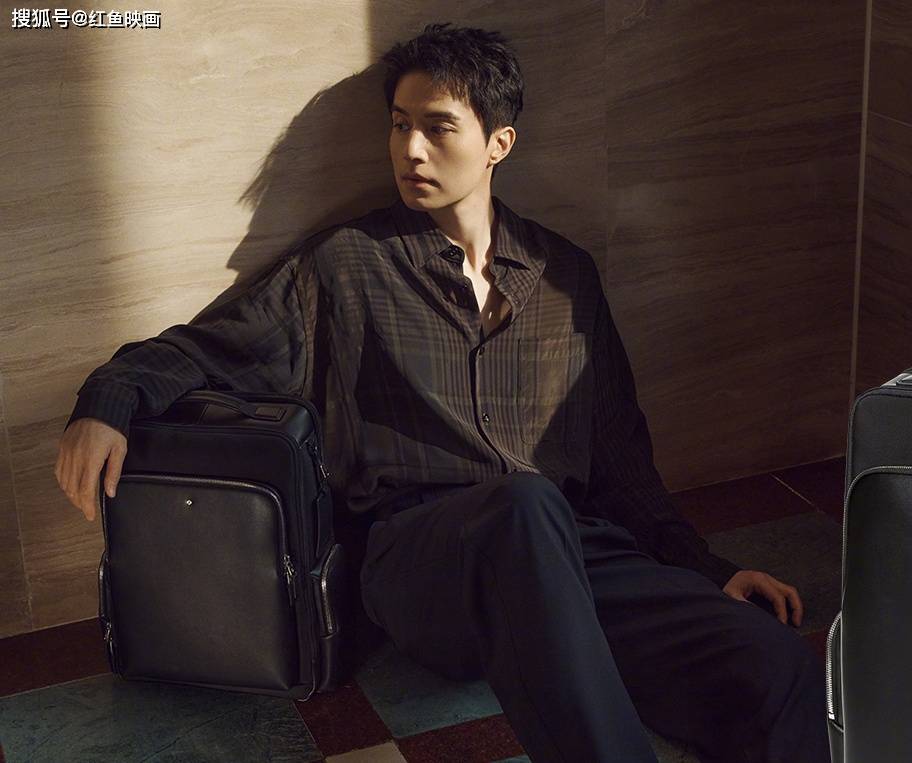 李栋旭 短发大片写真