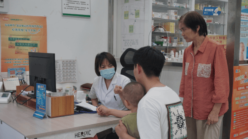 基层好医生张勇方：“当妈的看不得娃受苦”，她用温和疗法护住下一代健康