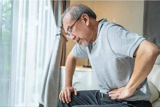 医生提醒：胆囊炎没有这4种症状，就可以松口气，病情或正在好转