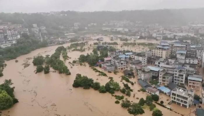 湖南龙山县暴雨成灾致37名中考生缺考，一小区3人在地下车库失联