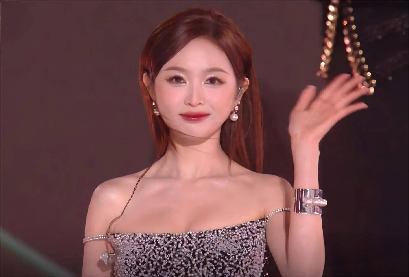 原创            浪姐6收官10人成团，叶童C位稳占，争议二人难平