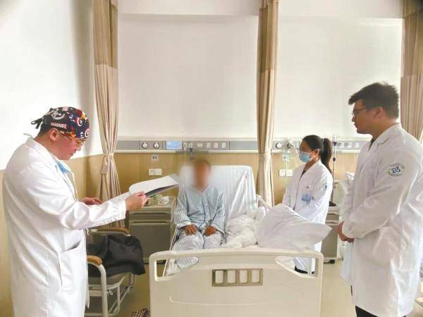 每天三包烟、吸了五十年 六旬“老烟枪”最终没逃过肺癌