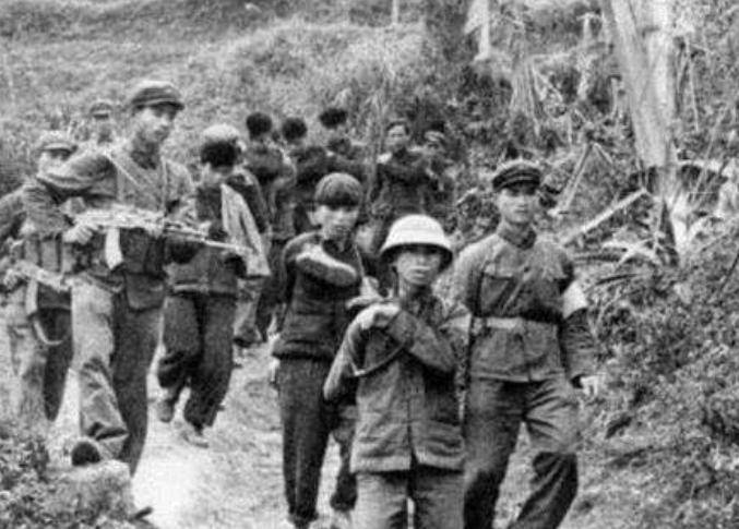 原创            为营救身负重伤的副师长，救援部队五名战士牺牲，三人身负重伤