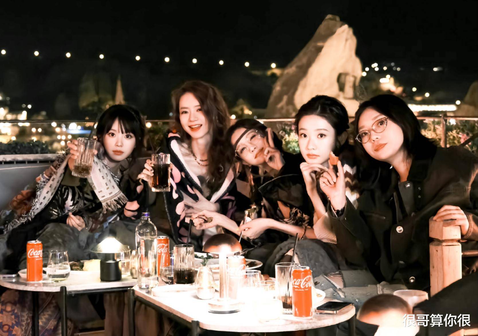 原创            从综艺姐妹到剧宣搭档，田曦薇、李一桐开启娱乐圈社交的新玩法！