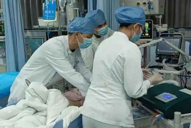 52岁男子因血糖过高去世，严肃警告：有5种食材，高血糖忍住别吃