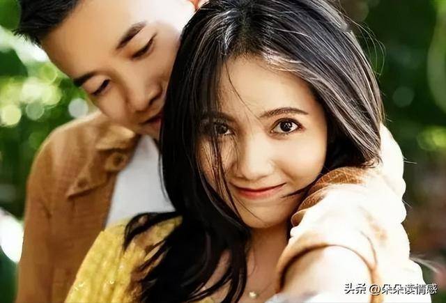 男人彻底对你动心了，或许不会明说，但会有这4个“下意识反应”